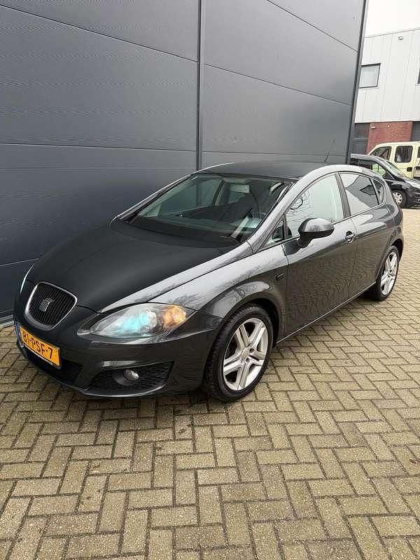 Occasion Seat Leon 105 PK (77 kW) 2011 Grijs MPV