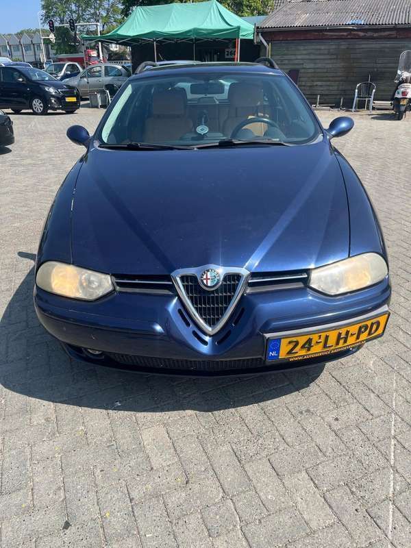 Blauw, metallic lak Gebruikt 2003 Alfa Romeo 156 Stationwagen | € 1.750 - Afbeelding 1/4