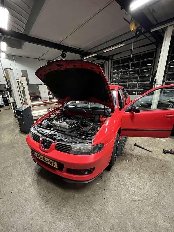 Occasion 2000 Seat Leon Sport Sedan | € 2.000 (Super prijs) - Afbeelding 1/4