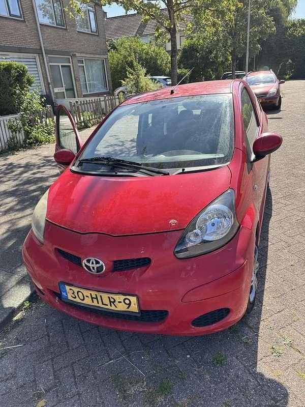 Rood Gebruikt 2009 Toyota Aygo Comfort Hatchback | € 1.200 (Super prijs) - Afbeelding 1/4