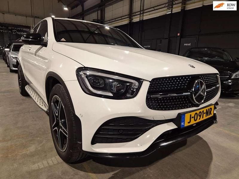 Wit Gebruikt 2019 Mercedes GLC300e Premium Plus Coupé | € 39.849 (Goede deal) - Afbeelding 1/4