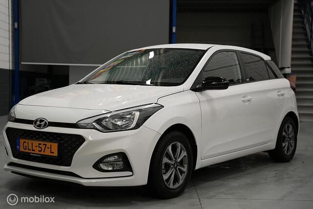Wit Occasion 2020 Hyundai i20 Premium Hatchback | € 13.700 (Eerlijke prijs) - Afbeelding 1/4