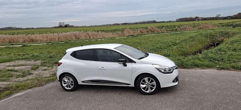 Wit Occasion 2016 Renault Clio IV LIMITED Hatchback | € 7.750 (Eerlijke prijs) - Afbeelding 1/4