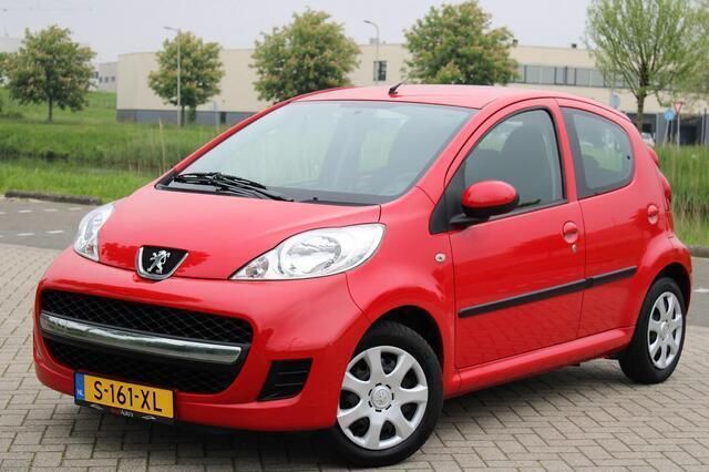 Rood Gebruikt 2009 Peugeot 107 Hatchback | € 3.499 (Eerlijke prijs) - Afbeelding 1/4