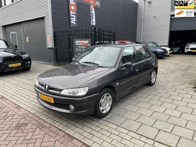 Grijs Gebruikt 1999 Peugeot 306 Hatchback | € 999 (Eerlijke prijs) - Afbeelding 1/4