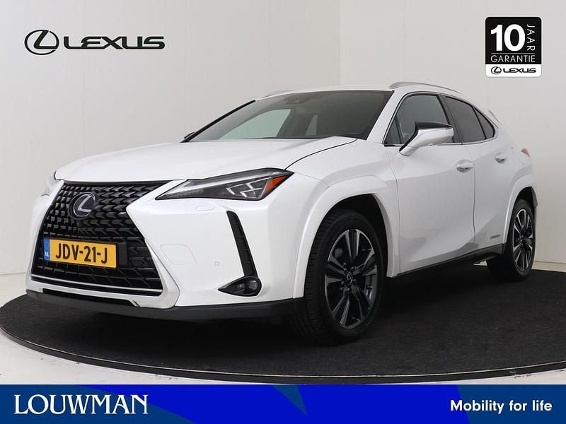 Wit Gebruikt 2021 Lexus UX 250h Luxury Line SUV | € 33.950 (Iets duurder) - Afbeelding 1/4