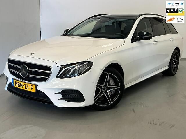 Wit Gebruikt 2019 Mercedes E300 AMG Stationwagen | € 24.450 - Afbeelding 1/4