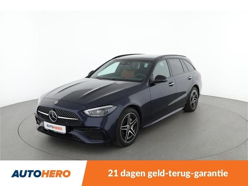 Blauw (metallic) Gebruikt 2022 Mercedes C300 AMG line Stationwagen | € 39.349 (Goede deal) - Afbeelding 1/4