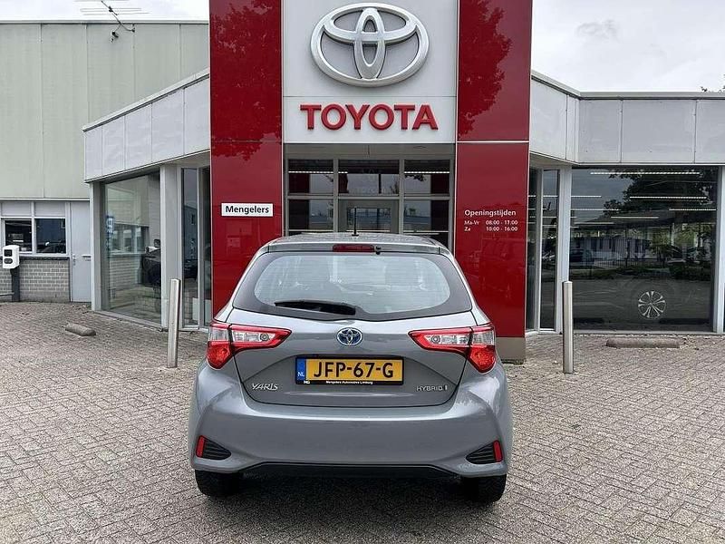 Occasion Toyota Yaris Hybrid Design 101 PK (74 kW) 2018 Grijs Hatchback