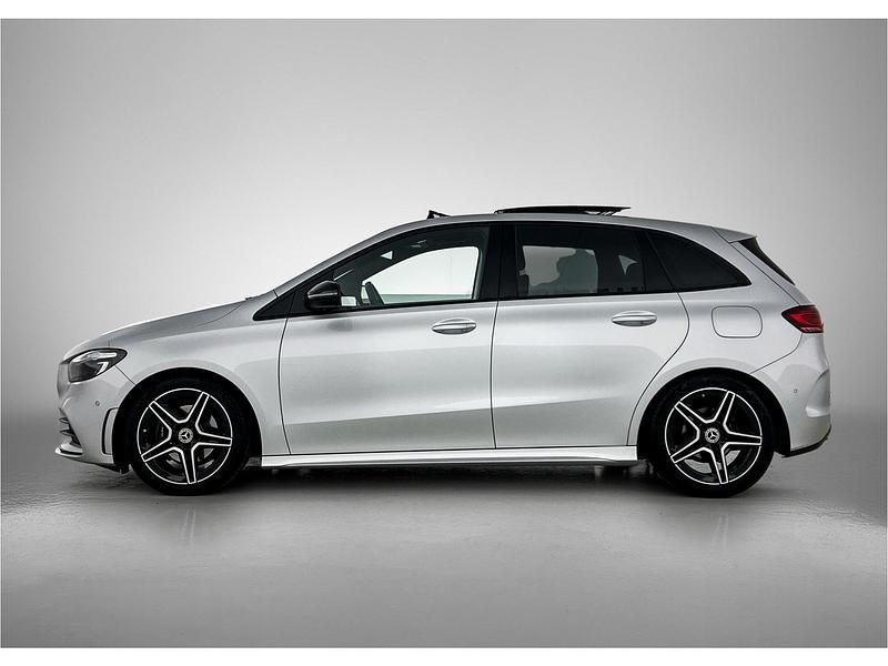 Occasion Mercedes B180 AMG line 150 PK (110 kW) 2023 Grijs MPV
