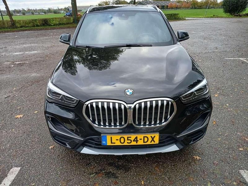 Zwart Gebruikt 2021 BMW X1 SUV | € 32.000 (Iets duurder) - Afbeelding 1/4