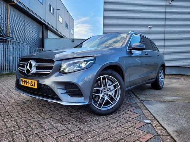 Grijs Gebruikt 2018 Mercedes GLC220 AMG line Van | € 23.900 (Eerlijke prijs) - Afbeelding 1/4