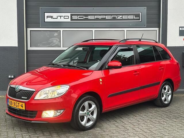 Rood Occasion 2012 Skoda Fabia Business Line Stationwagen | € 3.745 (Iets duurder) - Afbeelding 1/4