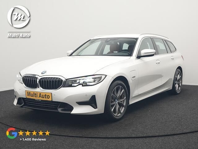 Wit Gebruikt 2022 BMW 320 Sport Line Stationwagen | € 25.440 (Super prijs) - Afbeelding 1/4