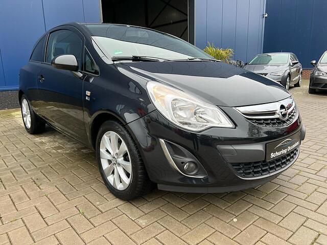 Zwart Occasion 2013 Opel Corsa Cosmo Hatchback | € 5.549 (Eerlijke prijs) - Afbeelding 1/4