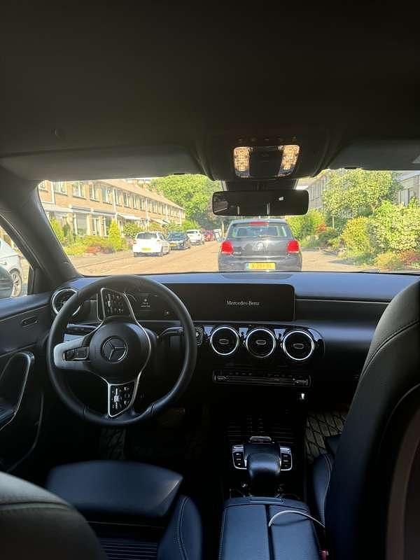 Grijs Gebruikt 2019 Mercedes A180 AMG Stationwagen | € 24.000 (Eerlijke prijs) - Afbeelding 1/4