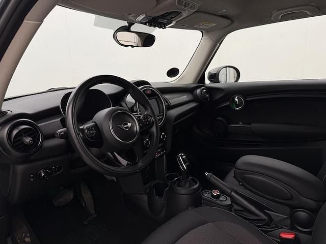 Occasion Mini Cooper Essential 2021 Groen (metallic) Hatchback