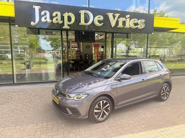 Grijs Gebruikt 2021 VW Polo Life Hatchback | € 17.950 (Eerlijke prijs) - Afbeelding 1/4