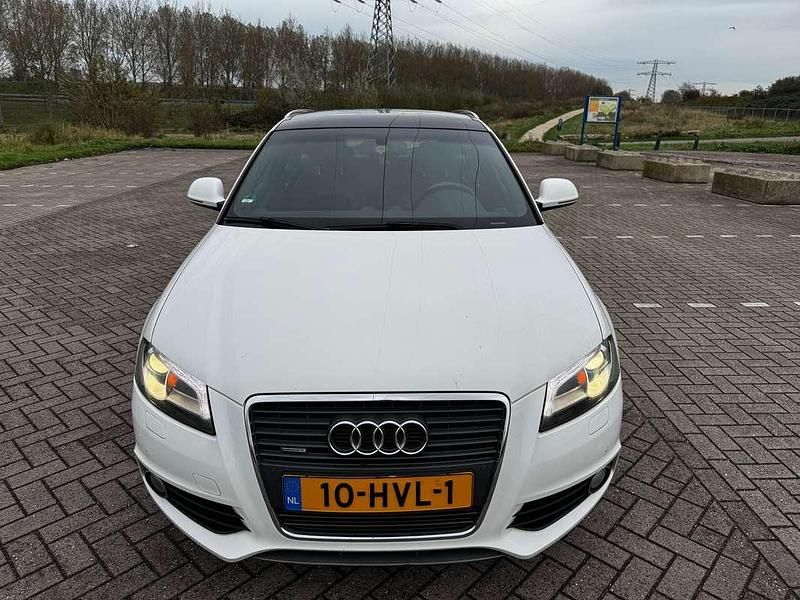 Wit Gebruikt 2009 Audi A3 Hatchback | € 11.999 - Afbeelding 1/4