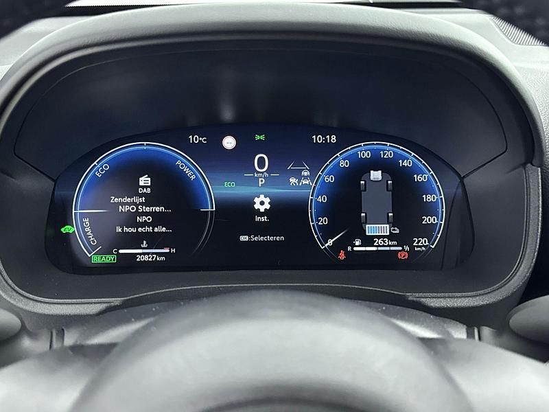 Occasion Toyota Yaris Hybrid Executive 131 PK (96 kW) 2024 Grijs (metallic) Hatchback