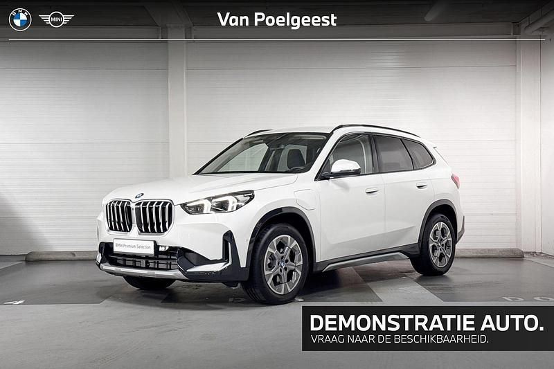 Mineralweiss metallic (a96) (wit metallic) Gebruikt 2025 BMW X1 Comfort Edition SUV | € 47.899 (Super prijs) - Afbeelding 1/4