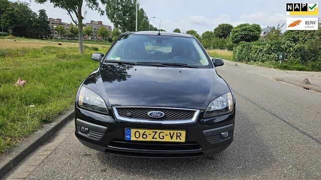 Zwart Gebruikt 2008 Ford Focus Ambiente Hatchback | € 2.399 (Goede deal) - Afbeelding 1/4