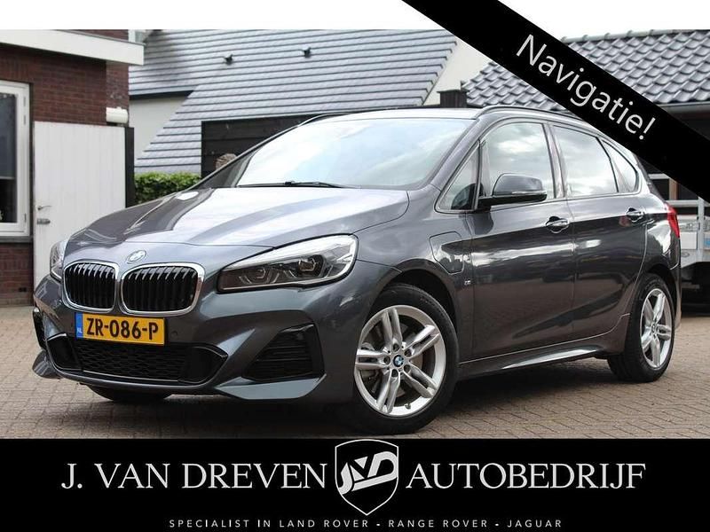 Grijs, metallic lak Gebruikt 2018 BMW 225 Active Tourer iPerformance MPV | € 18.850 (Eerlijke prijs) - Afbeelding 1/4