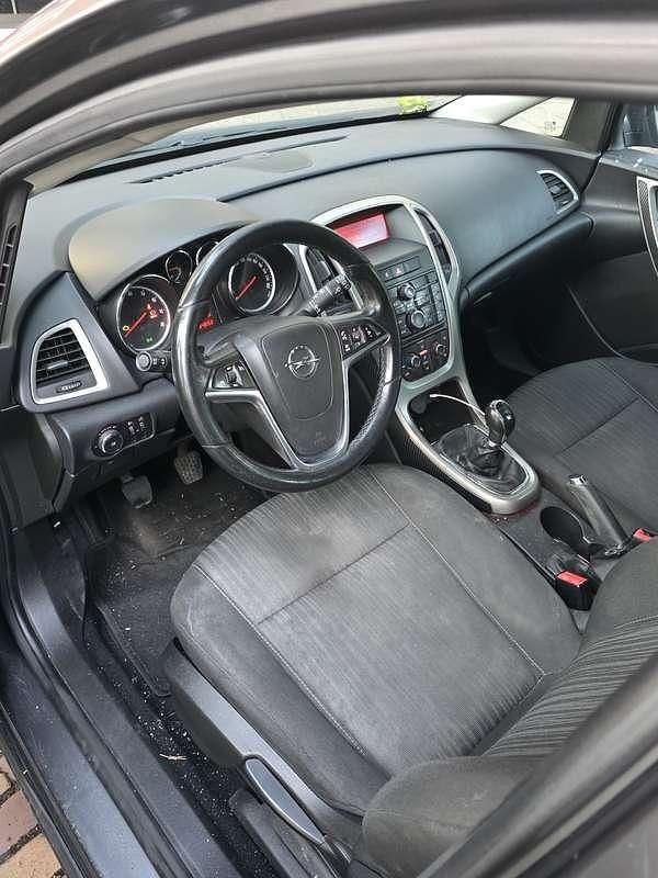 Gebruikt 2011 Opel Astra Design Edition Stationwagen | € 1.600 (Super prijs) - Afbeelding 1/4