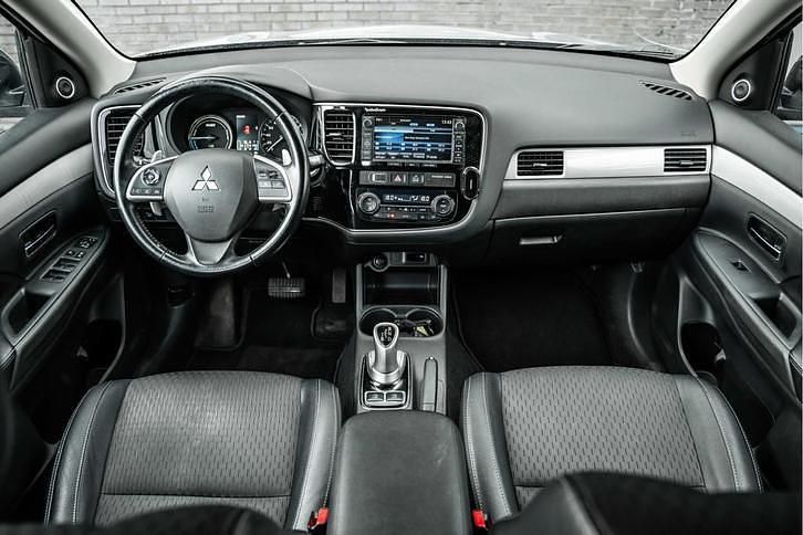 Occasion Mitsubishi Outlander Edition 203 PK (149 kW) 2015 Grijs SUV