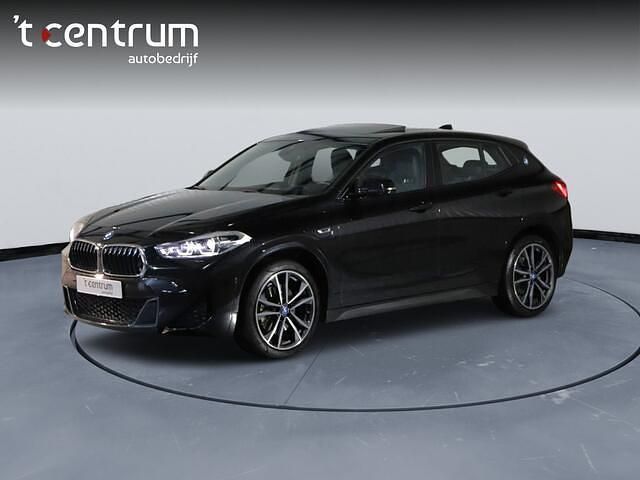 Zwart (metallic) Occasion 2022 BMW 220 Executive SUV | € 31.750 - Afbeelding 1/4