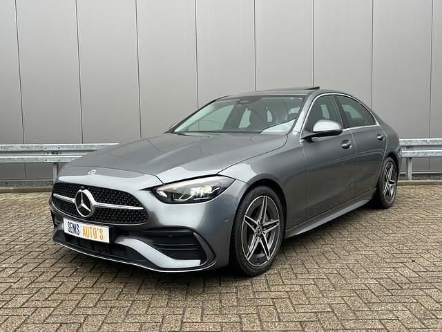 Grijs Occasion 2022 Mercedes C180 AMG line Sedan | € 34.950 (Eerlijke prijs) - Afbeelding 1/4