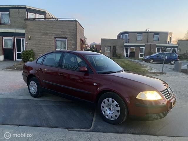 Occasion VW Passat Trendline 102 PK (75 kW) 2001 Rood Sedan