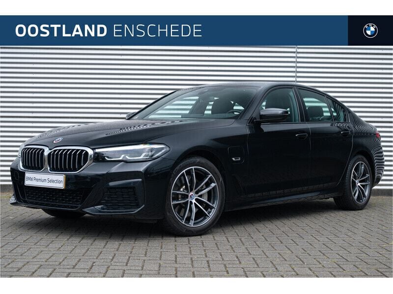 Zwart Gebruikt 2023 BMW 530e Executive Sedan | € 47.000 (Eerlijke prijs) - Afbeelding 1/4