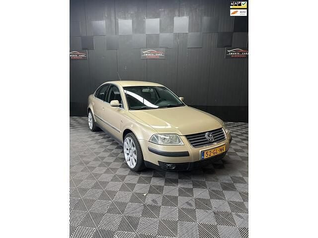 Beige Gebruikt 2001 VW Passat Comfortline Sedan | € 1.450 (Eerlijke prijs) - Afbeelding 1/4