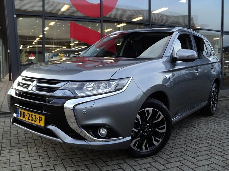 Occasion Mitsubishi Outlander Instyle 203 PK (149 kW) 2015 Grijs SUV