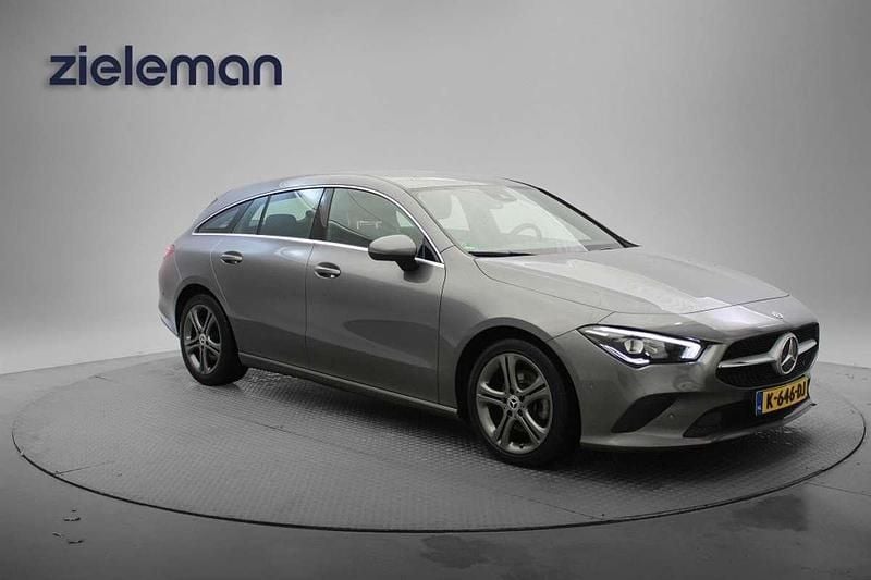 Grijs Occasion 2020 Mercedes 180 Business Sedan | € 22.845 (Super prijs) - Afbeelding 1/4