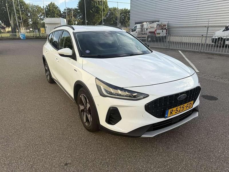 Wit Gebruikt 2022 Ford Focus Titanium Sedan | € 16.500 (Eerlijke prijs) - Afbeelding 1/4