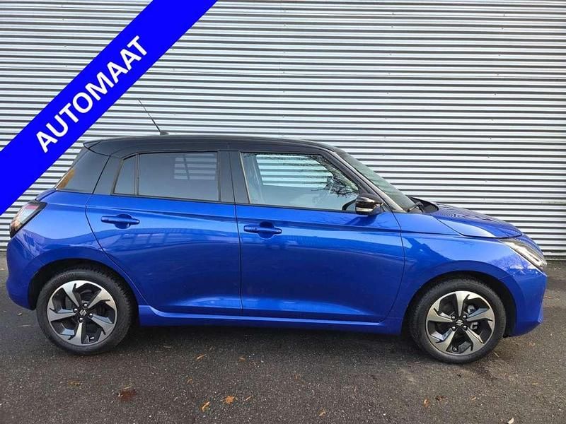Blauw (metallic) Occasion 2025 Suzuki Swift Style Hatchback | € 24.950 (Duur) - Afbeelding 1/4