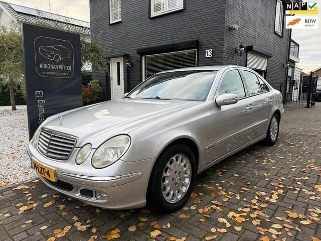 Grijs Gebruikt 2002 Mercedes E320 Sedan | € 3.800 - Afbeelding 1/4
