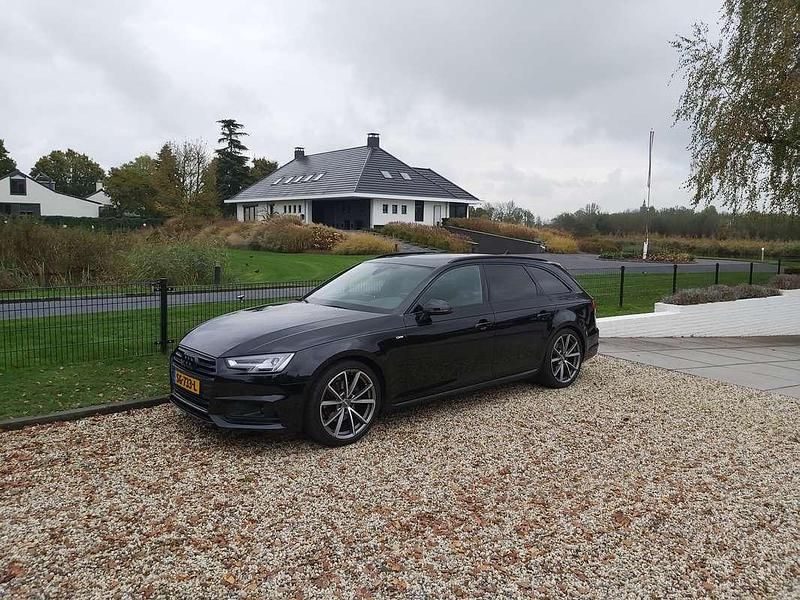 Zwart Gebruikt 2018 Audi A4 Black Edition Stationwagen | € 25.850 (Iets duurder) - Afbeelding 1/4