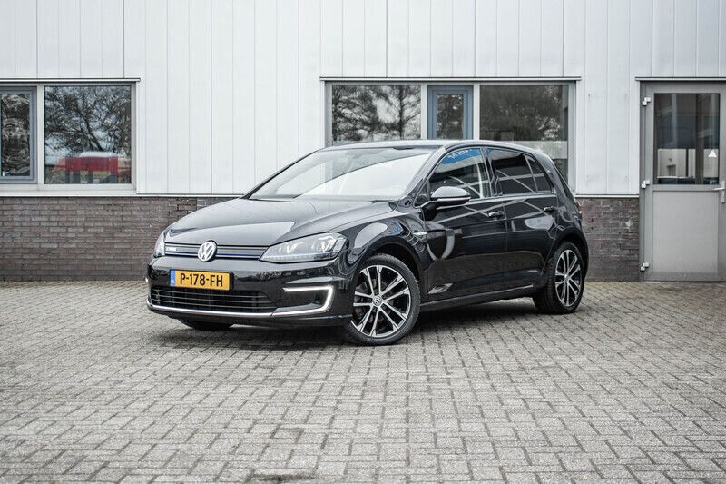 Zwart Gebruikt 2017 VW e-Golf Hatchback | € 11.250 (Eerlijke prijs) - Afbeelding 1/4