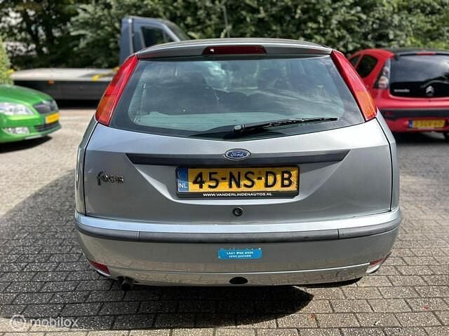 Occasion Ford Focus 75 PK (55 kW) 2004 Grijs Hatchback
