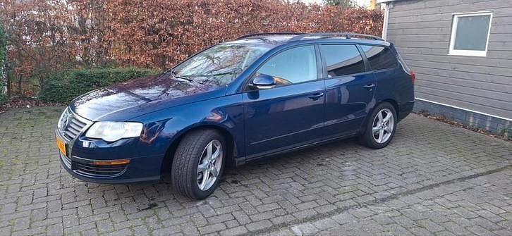 Gebruikt 2005 VW Passat Stationwagen | € 1.999 (Iets duurder) - Afbeelding 1/4