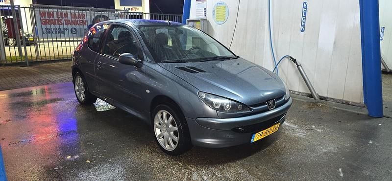 Grijs Gebruikt 2006 Peugeot 206 Hatchback | € 800 (Eerlijke prijs) - Afbeelding 1/4