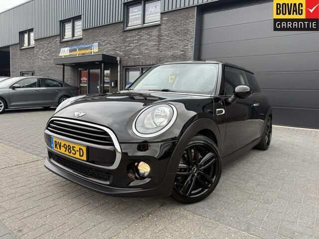 Zwart Gebruikt 2018 Mini Cooper Business Hatchback | € 14.250 (Goede deal) - Afbeelding 1/4