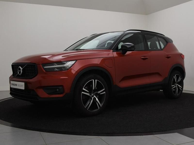 Rood Gebruikt 2020 Volvo XC40 R-Design SUV | € 32.900 (Eerlijke prijs) - Afbeelding 1/4