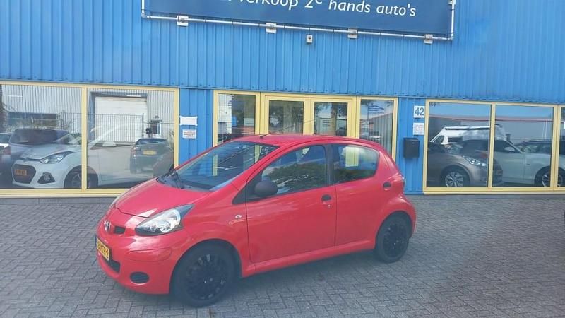 Hatchback Gebruikt 2010 Toyota Aygo Hatchback | € 2.150 (Eerlijke prijs) - Afbeelding 1/4