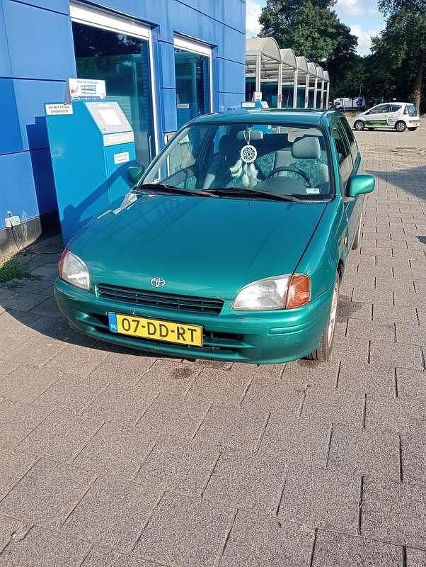 Groen Occasion 1999 Toyota Starlet Hatchback | € 1.200 (Eerlijke prijs) - Afbeelding 1/4