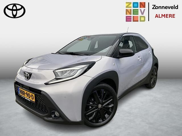 Paars Gebruikt 2025 Toyota Aygo X SUV | € 23.999 - Afbeelding 1/4