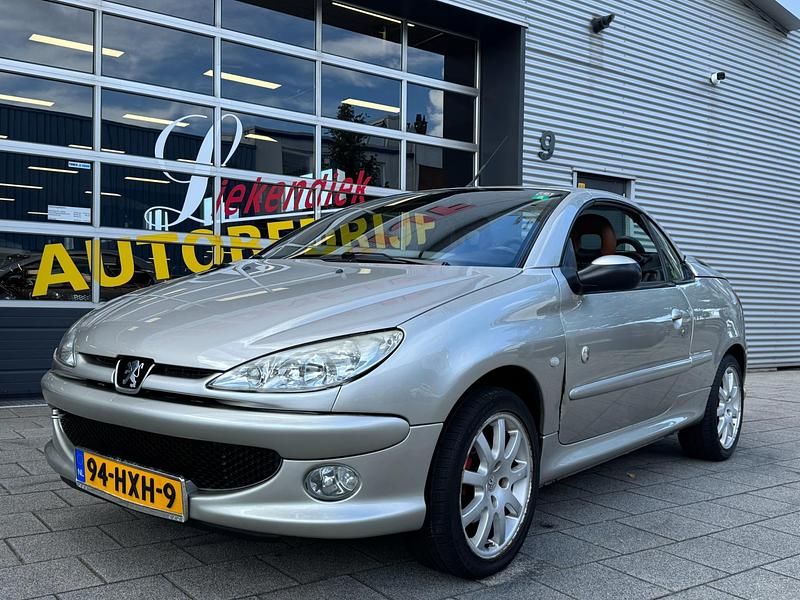 Grijs Gebruikt 2003 Peugeot 206 Cabriolet | € 2.150 (Iets duurder) - Afbeelding 1/4